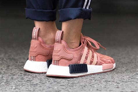 NMD r1 Adidas pink